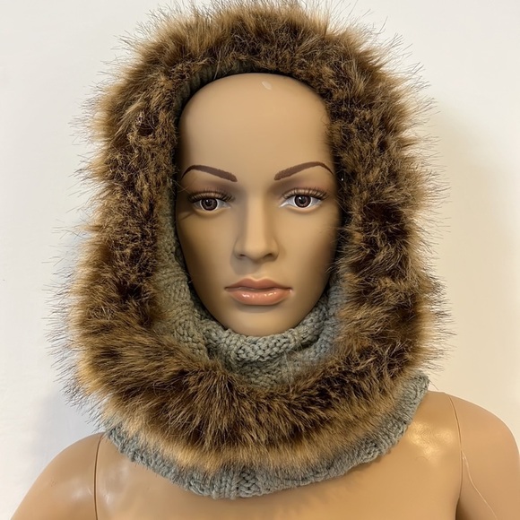 GRAY Faux Fur Infinity Scarf - Picture 5 of 7